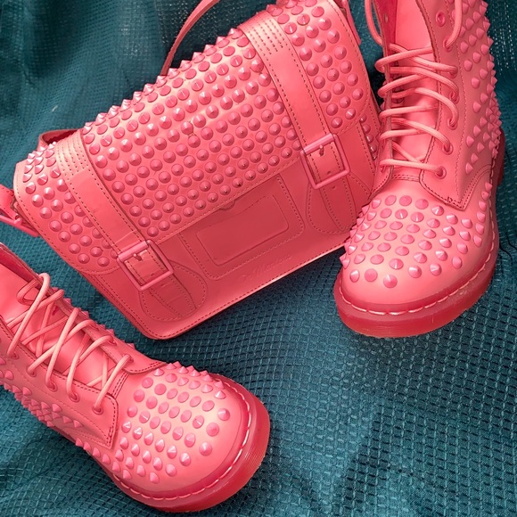 Dr. Martens Pink Studded Cambridge Satchel - Picture 6 of 16